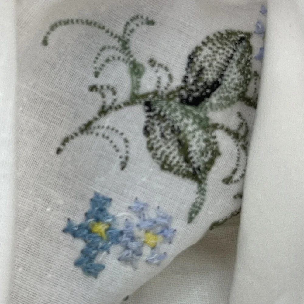 Pair of Pillowcases with embroidered flowers,‎ White with Pink Flowers 18x28